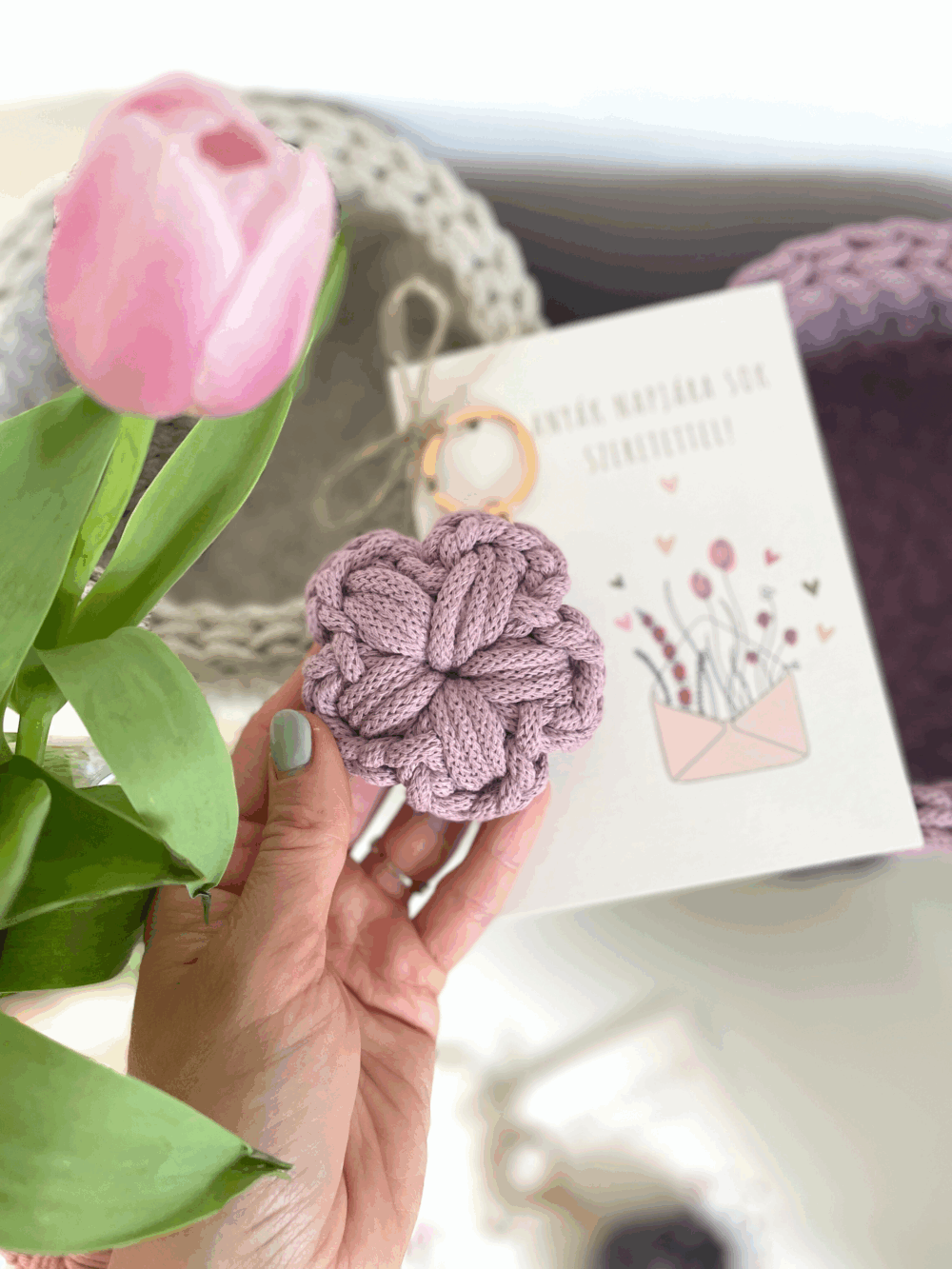 Virágos kulcstartó képeslappal